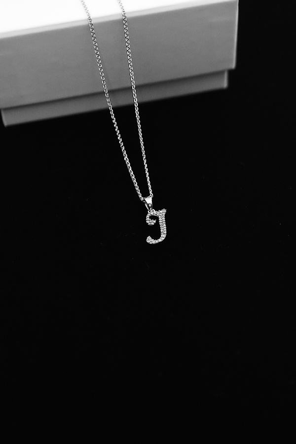 10K White Gold 'I' Initial Custom Diamond Pendant (.20 ct t.w)